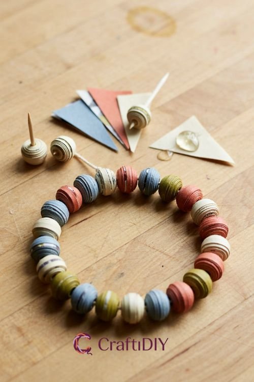 Easy paper craft DIY paper bead bracelet gift
