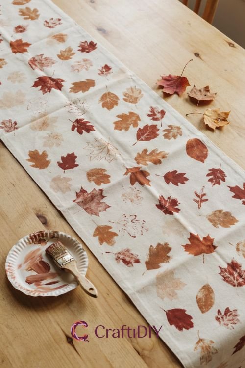 Leaf stamped table runner easy fall DIY craft
